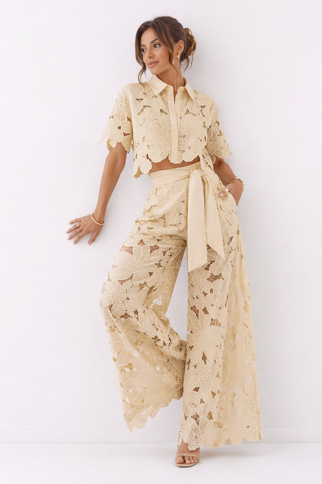 Damen-Sommerset aus Bluse und Hose mit weitem Bein mit elegantem Muster