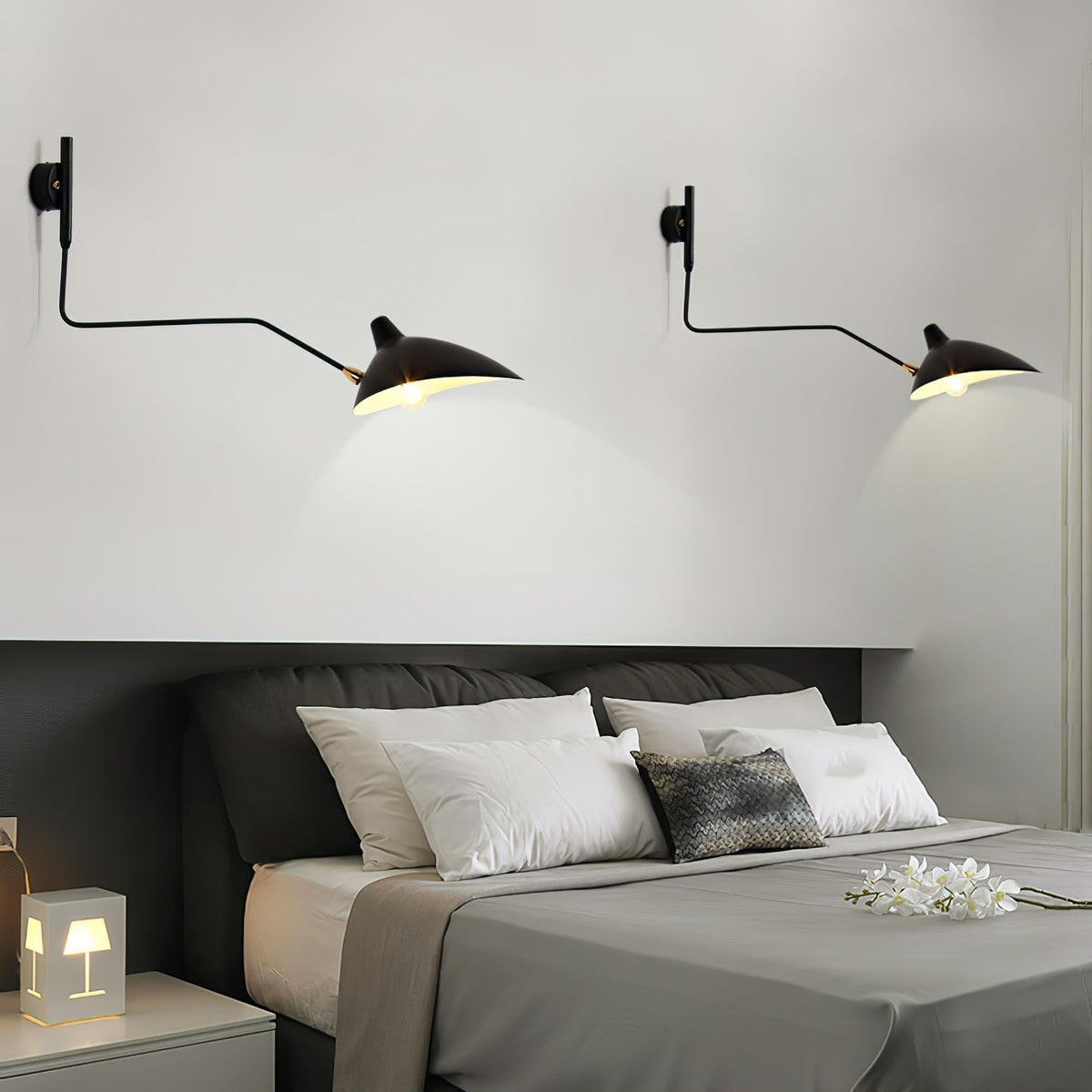 Design-Wandlampe mit verstellbaren Armen