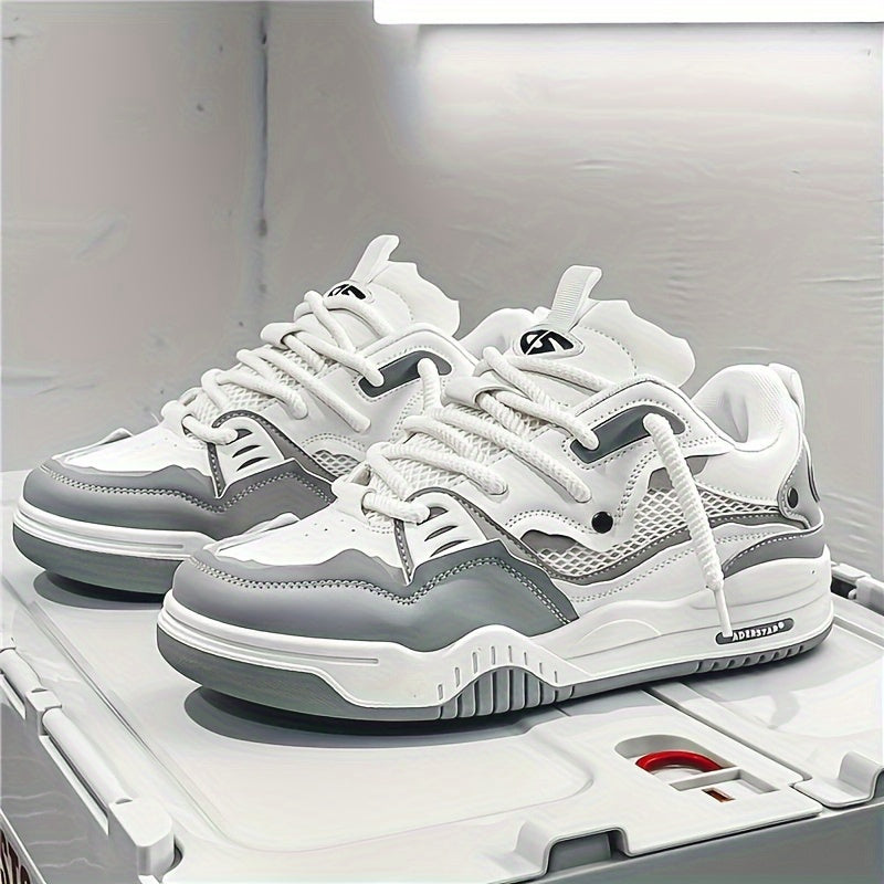 Schnür-Sneaker mit dicker Sohle und geometrischem Muster