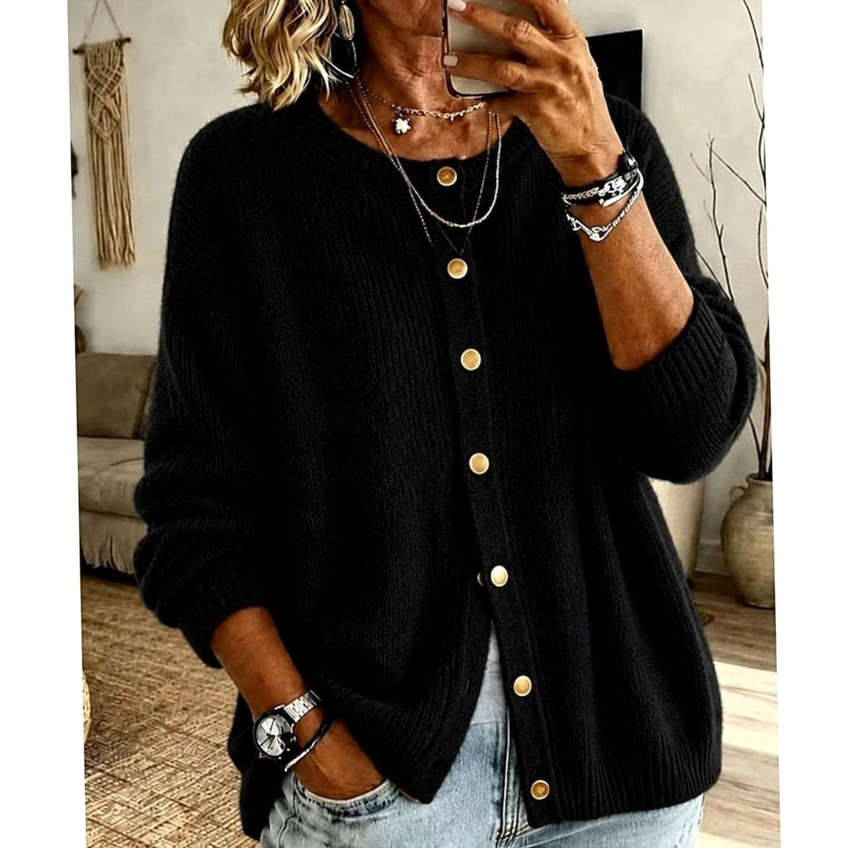 Locker geschnittene Damen-Strickjacke mit Knopfleiste und Rundhalsausschnitt