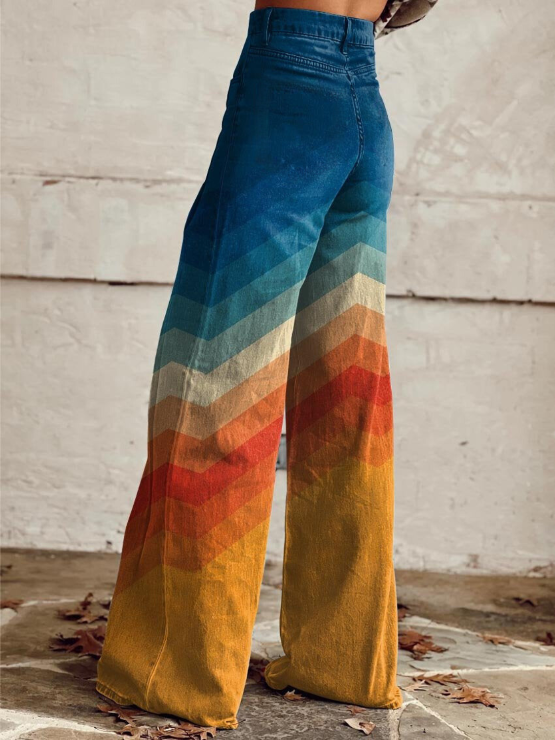 Auffallende Hose mit weitem Bein und Retro-Zickzackmuster
