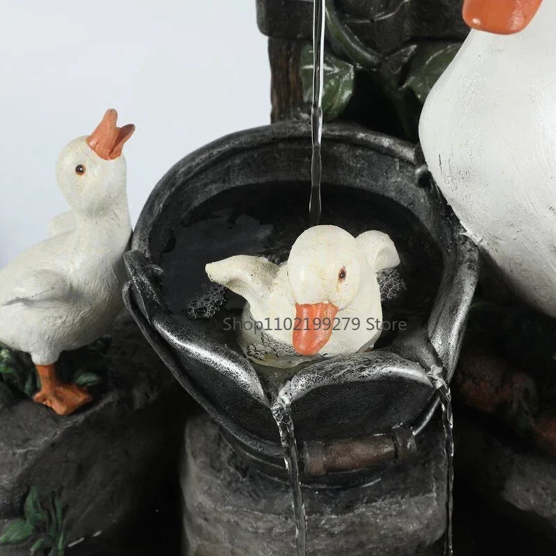 Solar-Dekobrunnen mit Enten- und Eichhörnchenfigur | Gartenfigur mit LED-Beleuchtung | Wetterfestes Kunstharz | Für Terrasse und Balkon