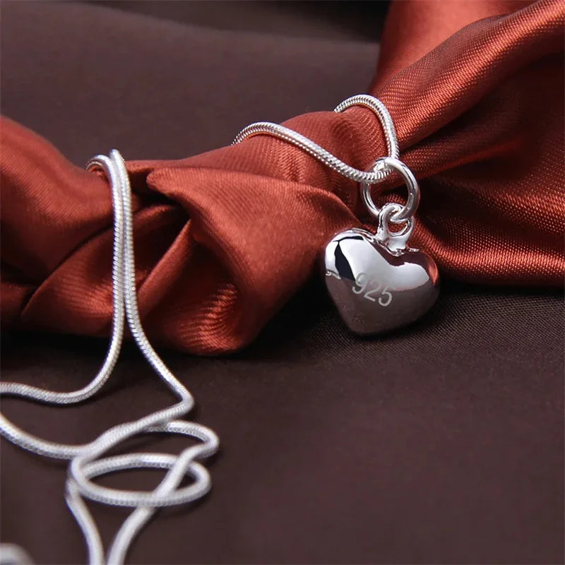 Massive 925er Silber Halskette mit kleinem Herzanhänger und Schlangenkette für Damen – modischer Charm Schmuck für Hochzeiten