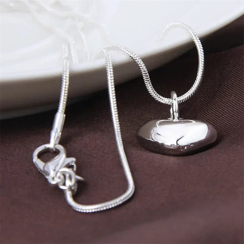 Massive 925er Silber Halskette mit kleinem Herzanhänger und Schlangenkette für Damen – modischer Charm Schmuck für Hochzeiten