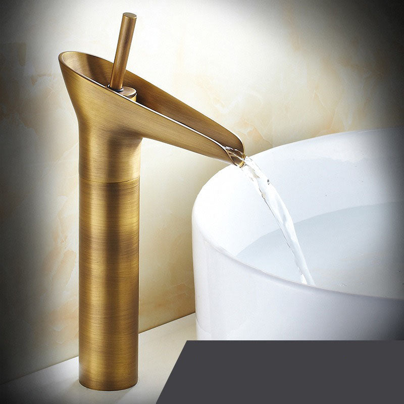 Antike Wasserfall-Waschtischarmatur