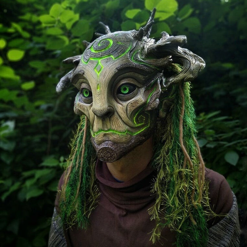 Waldgeist Halloween-Maske mit leuchtend grünen Augen