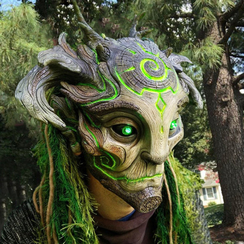 Waldgeist Halloween-Maske mit leuchtend grünen Augen