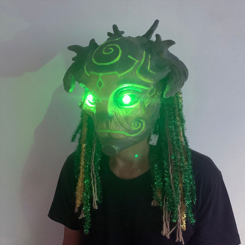 Waldgeist Halloween-Maske mit leuchtend grünen Augen
