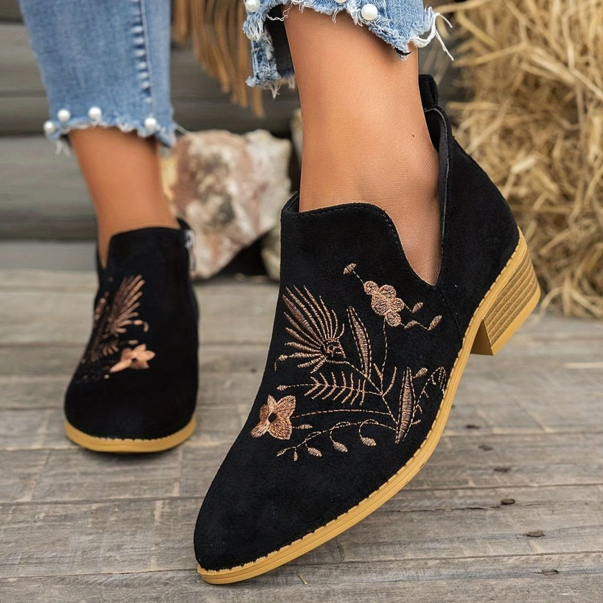Bestickte Damen-Stiefeletten mit spitzer Zehenpartie und niedrigem Absatz
