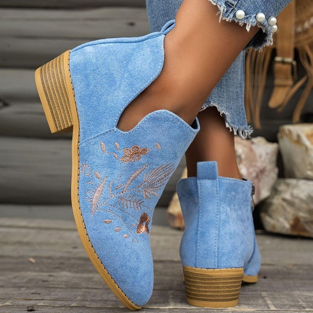 Bestickte Damen-Stiefeletten mit spitzer Zehenpartie und niedrigem Absatz