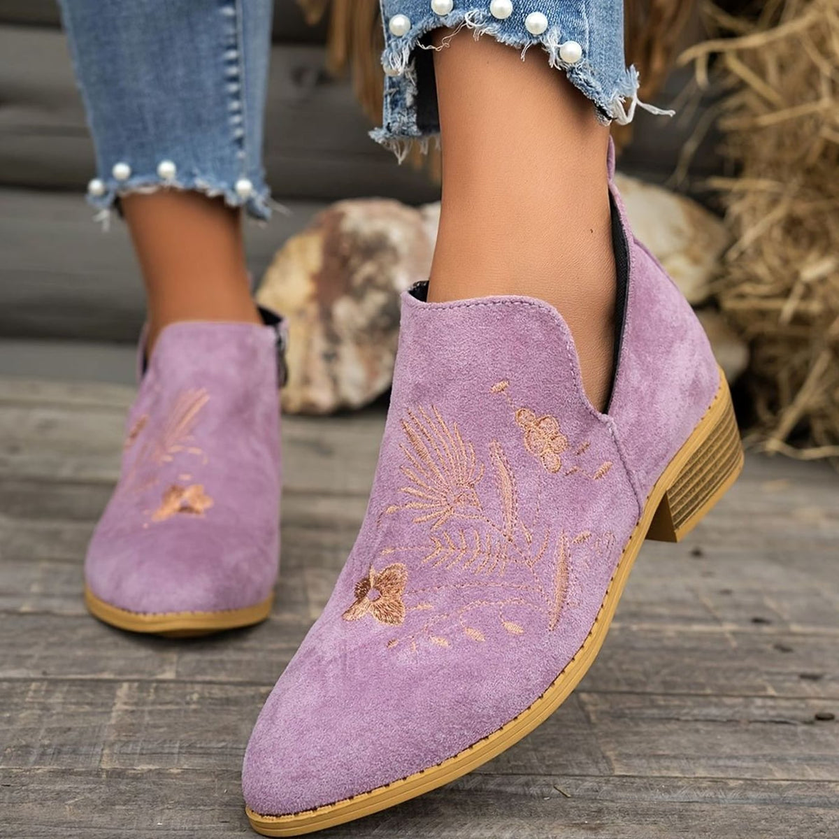 Bestickte Damen-Stiefeletten mit spitzer Zehenpartie und niedrigem Absatz