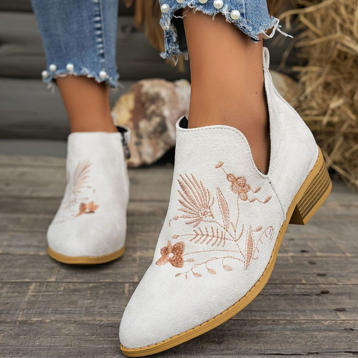 Bestickte Damen-Stiefeletten mit spitzer Zehenpartie und niedrigem Absatz