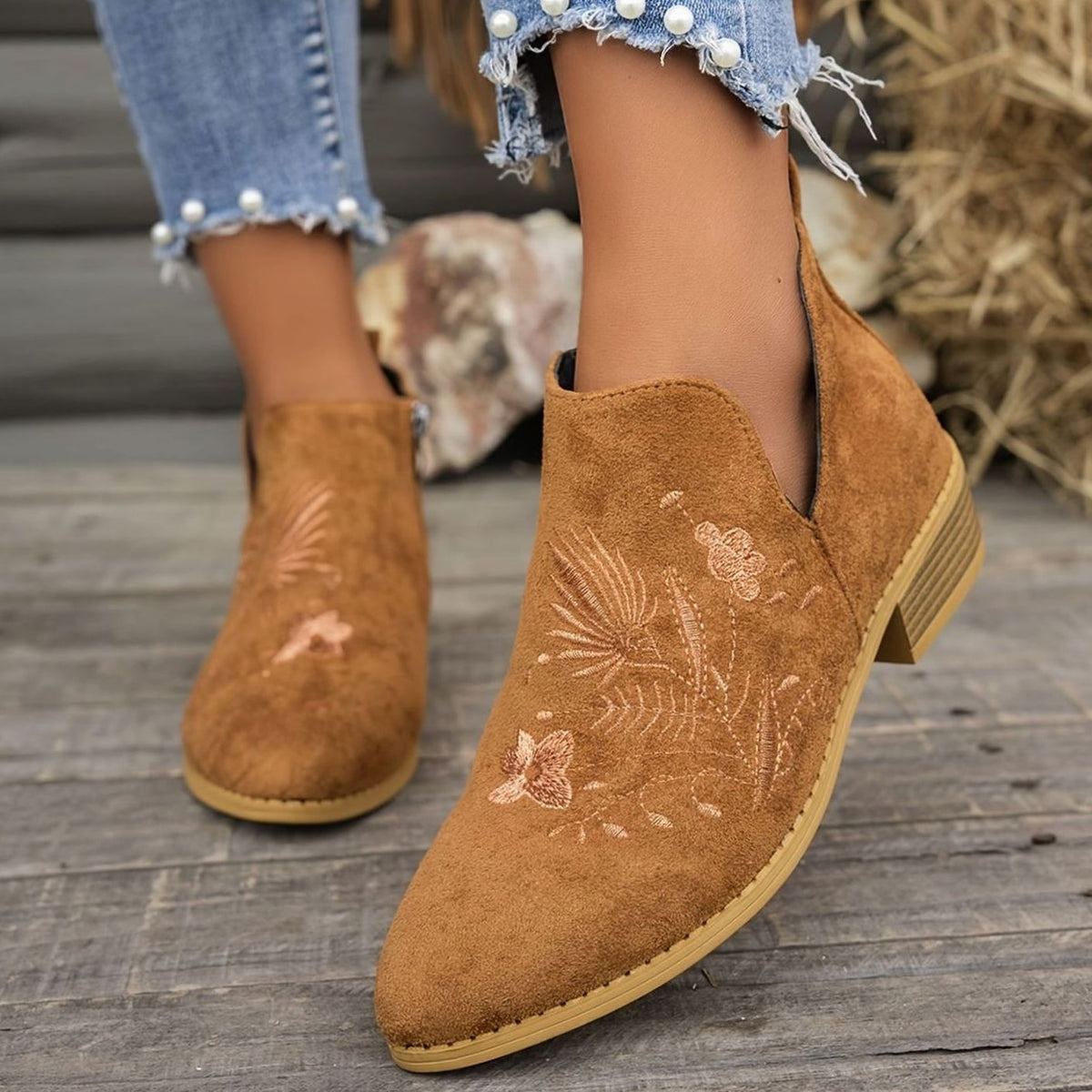 Bestickte Damen-Stiefeletten mit spitzer Zehenpartie und niedrigem Absatz
