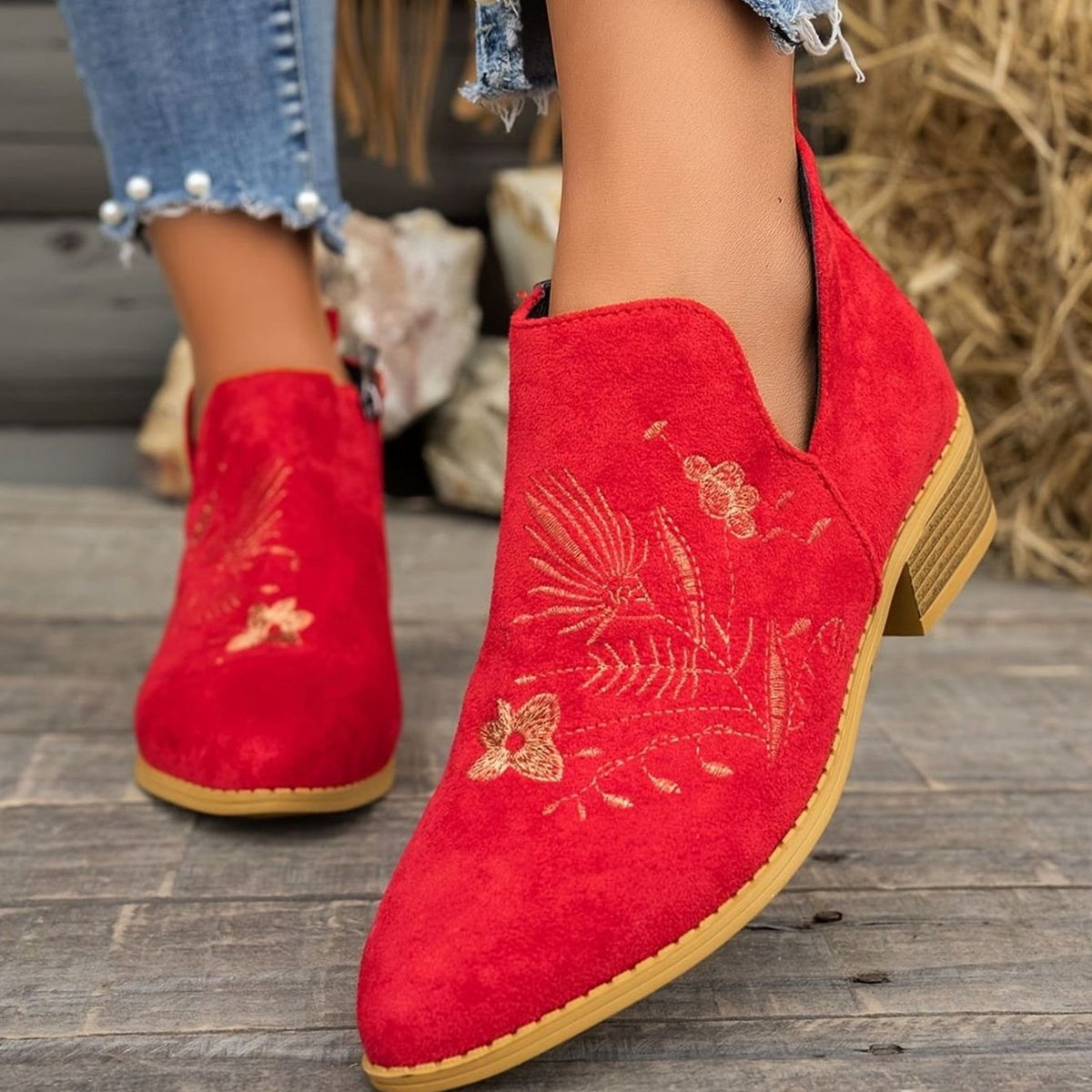 Bestickte Damen-Stiefeletten mit spitzer Zehenpartie und niedrigem Absatz