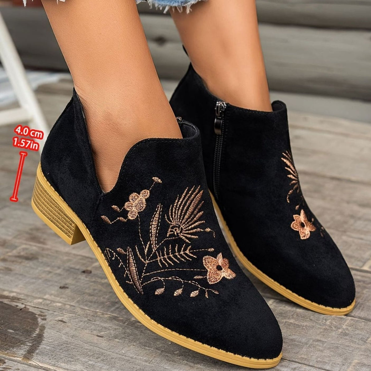 Bestickte Damen-Stiefeletten mit spitzer Zehenpartie und niedrigem Absatz