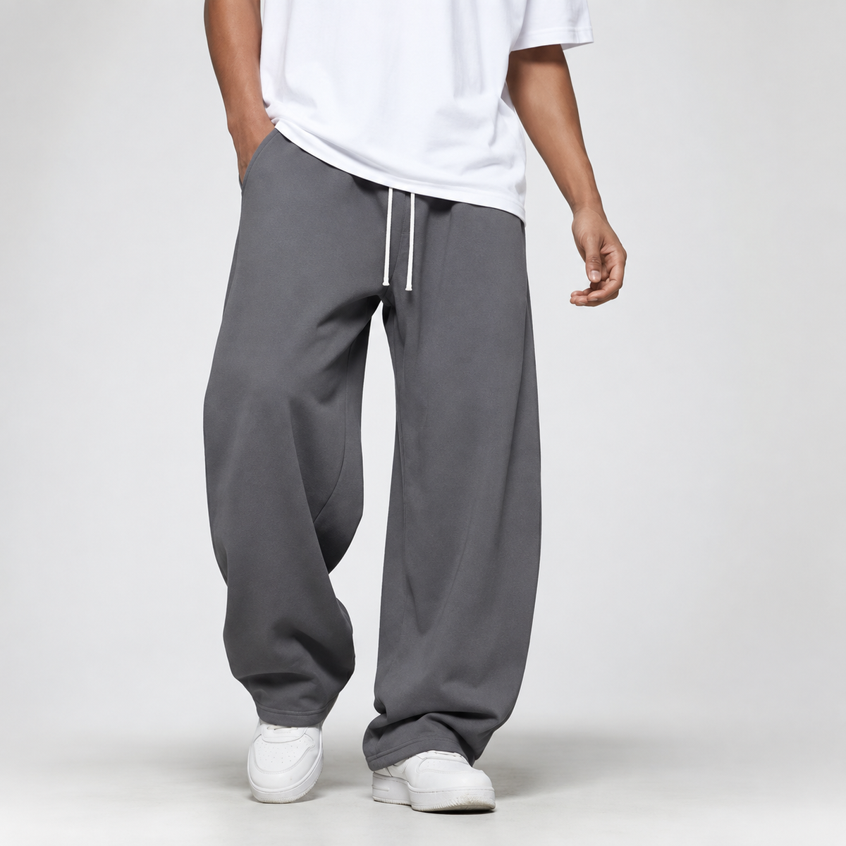 Weit geschnittene, lange Trainerhose