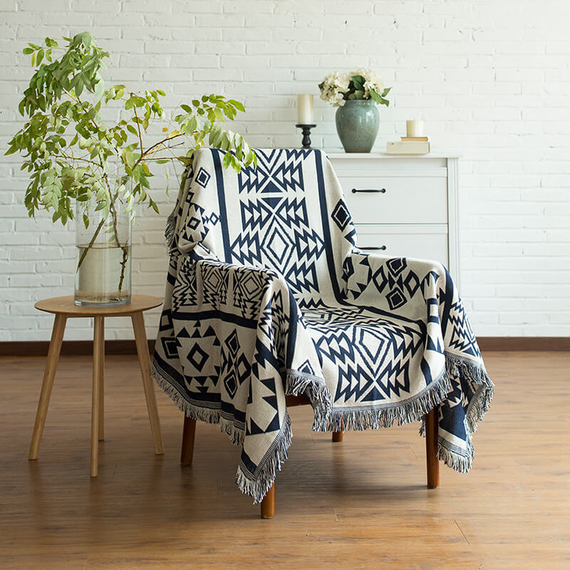 Gestrickte Boho-Sofadecke mit Fransen