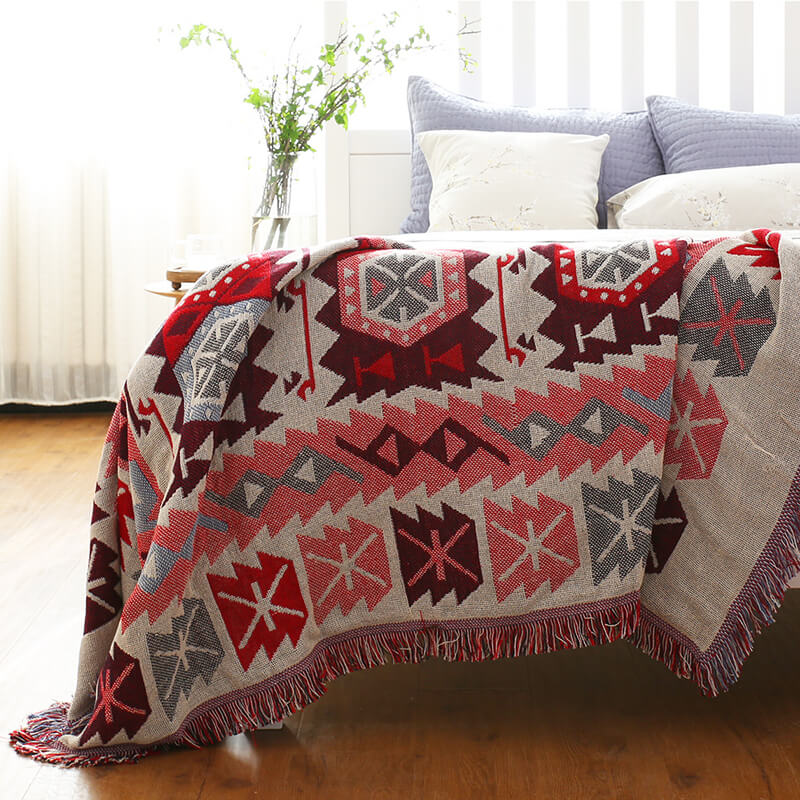 Gestrickte Boho-Sofadecke mit Fransen