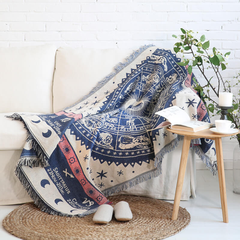 Gestrickte Boho-Sofadecke mit Fransen