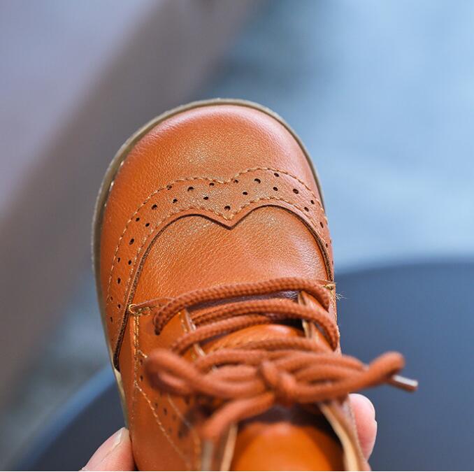 Weichsohlige Lauflernschuhe im Brogue-Stil für Jungen