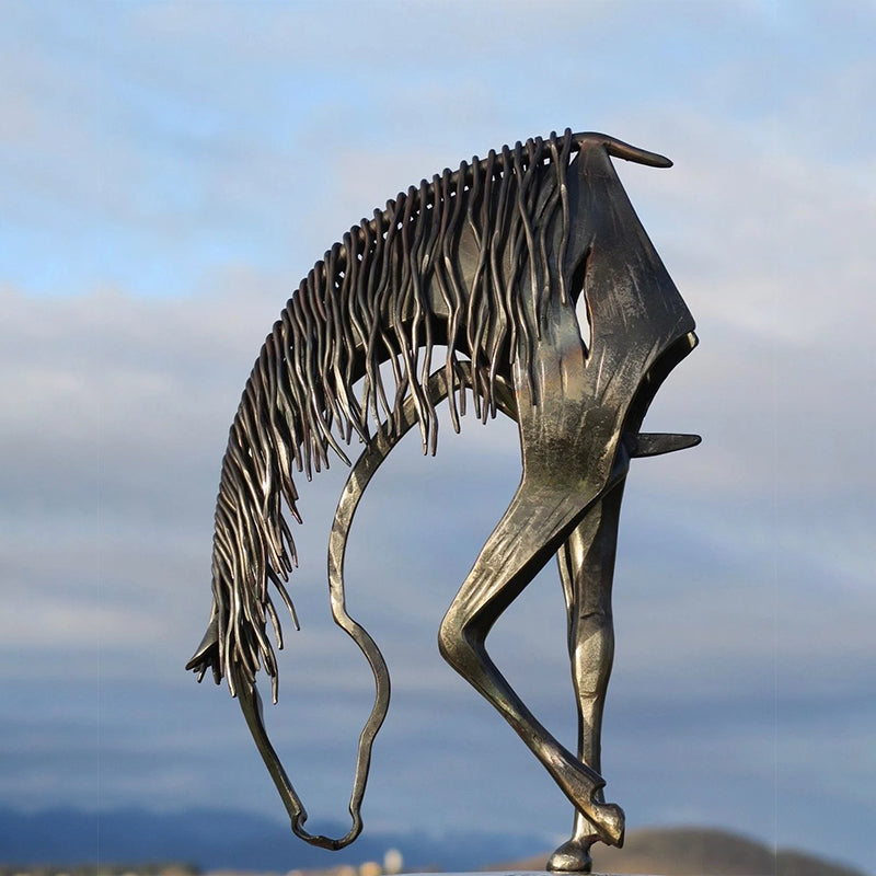 Küssende Pferde Skulptur