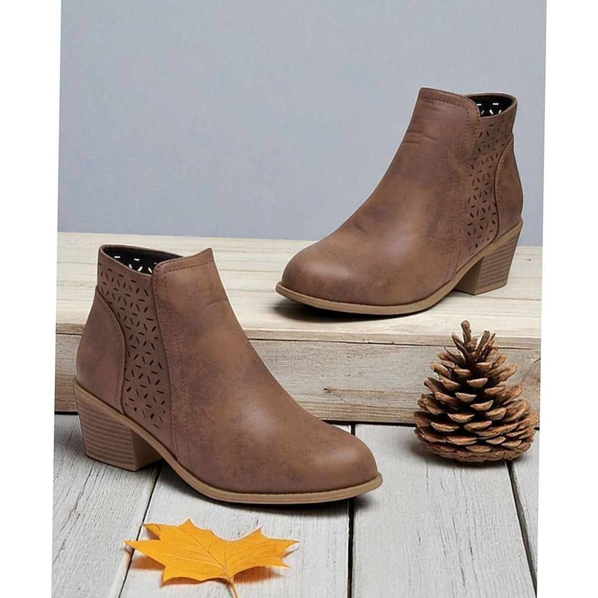 Damen-Stiefeletten mit Cut-outs und niedrigem Blockabsatz