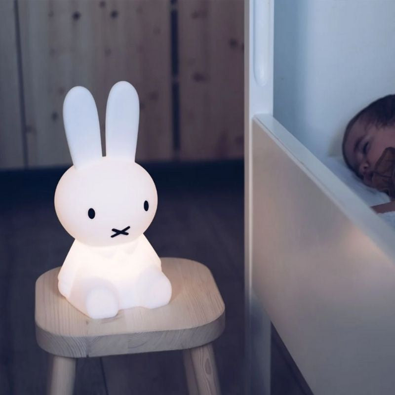 Dekorativer Hasenfigur mit ikonischem Design