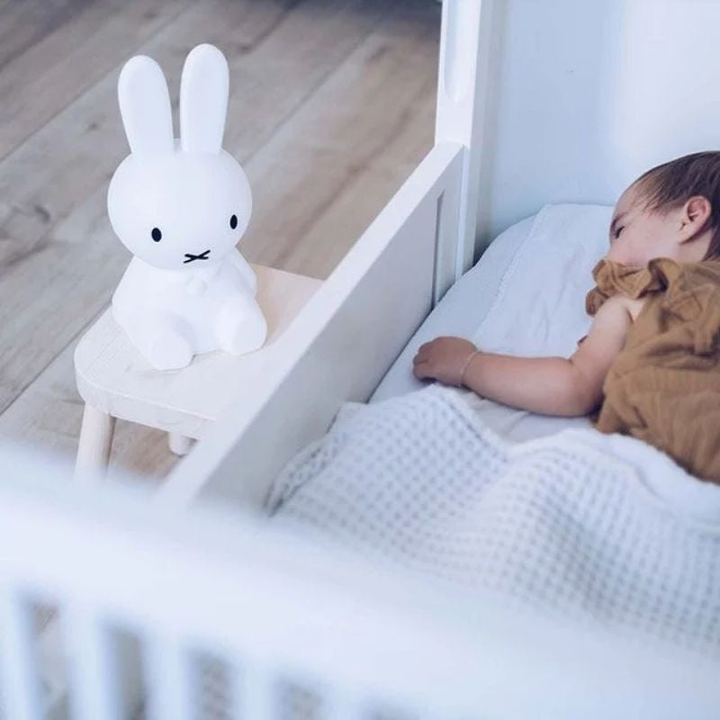 Dekorativer Hasenfigur mit ikonischem Design