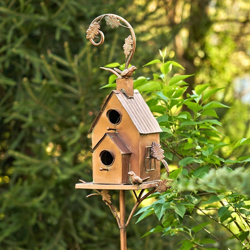 Dekoratives Vogelhaus aus Metall mit Gartenstecker für den Aussenbereich