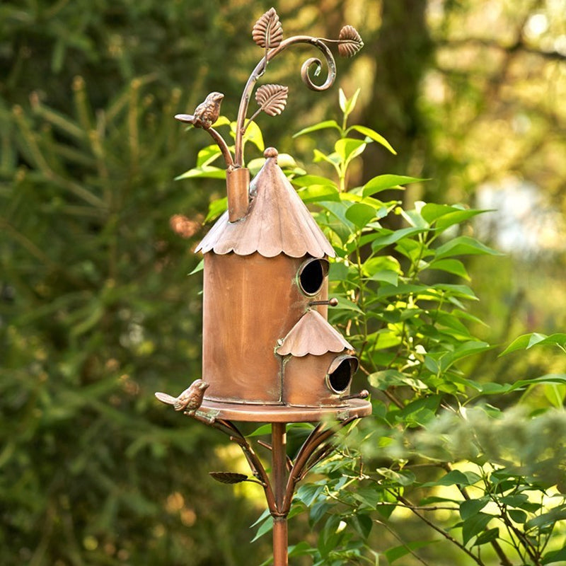 Dekoratives Vogelhaus aus Metall mit Gartenstecker für den Aussenbereich