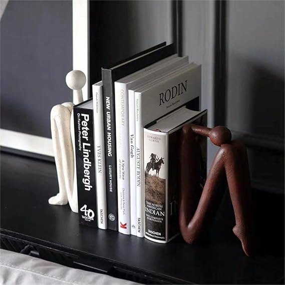 Dekorative Skulptur und Buchstütze – Moderne Regaldeko