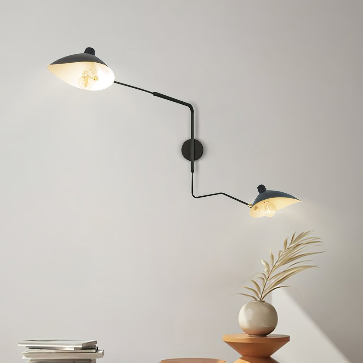 Design-Wandlampe mit verstellbaren Armen