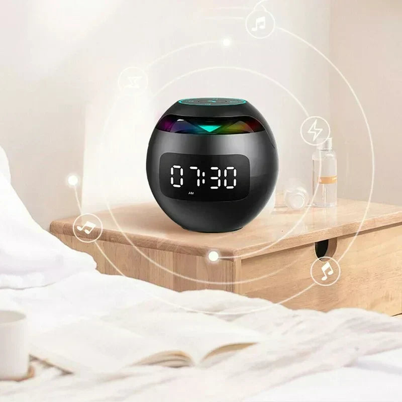 Digitaler LED-Wecker mit Bluetooth-Lautsprecher und buntem Nachtlicht – Bewegungssensor, wiederaufladbar, 5 W Audioleistung