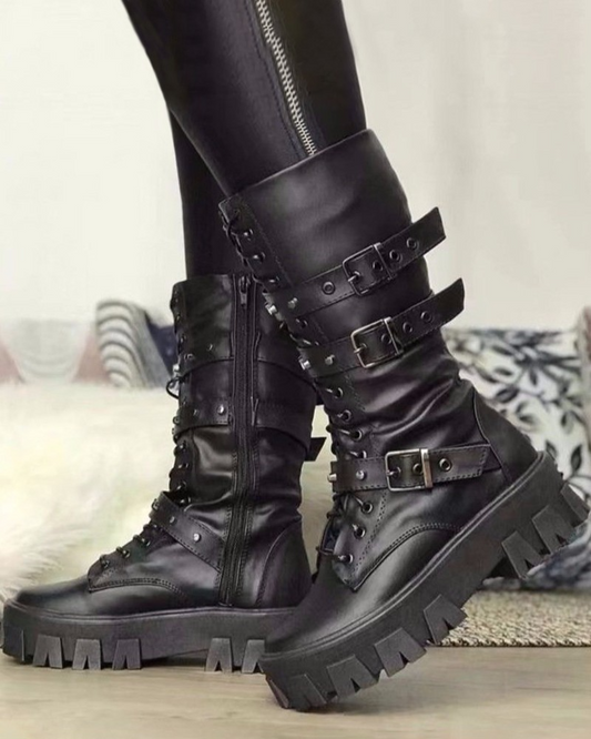 Modische Damenstiefel mit Reissverschluss und Schnallen