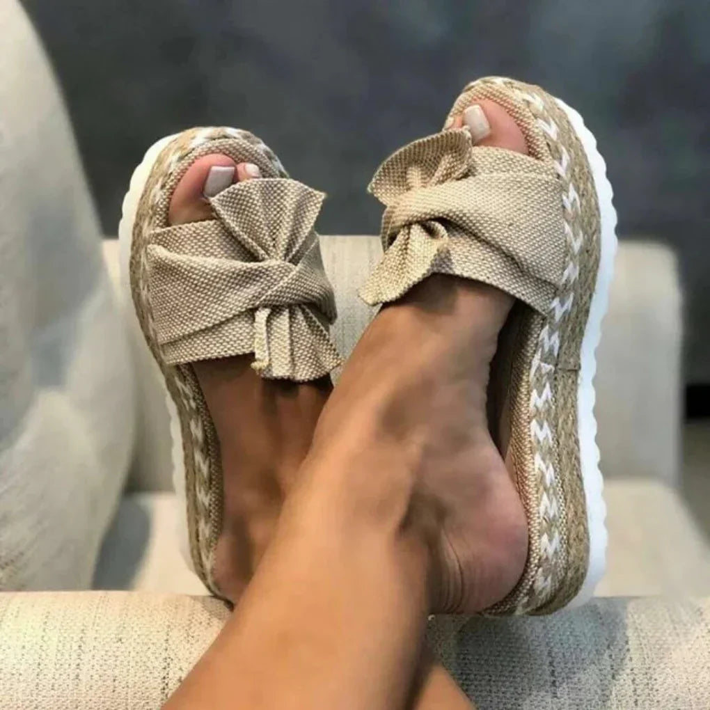 Modische orthopädische Damensandalen