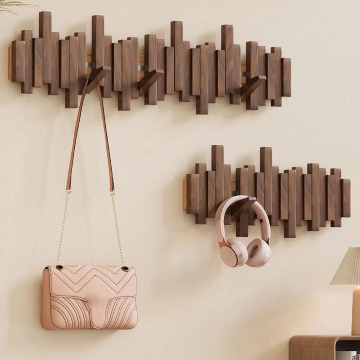 Eleganter Holz-Kleiderbügel im Klavierstil - Walnuss und Buche