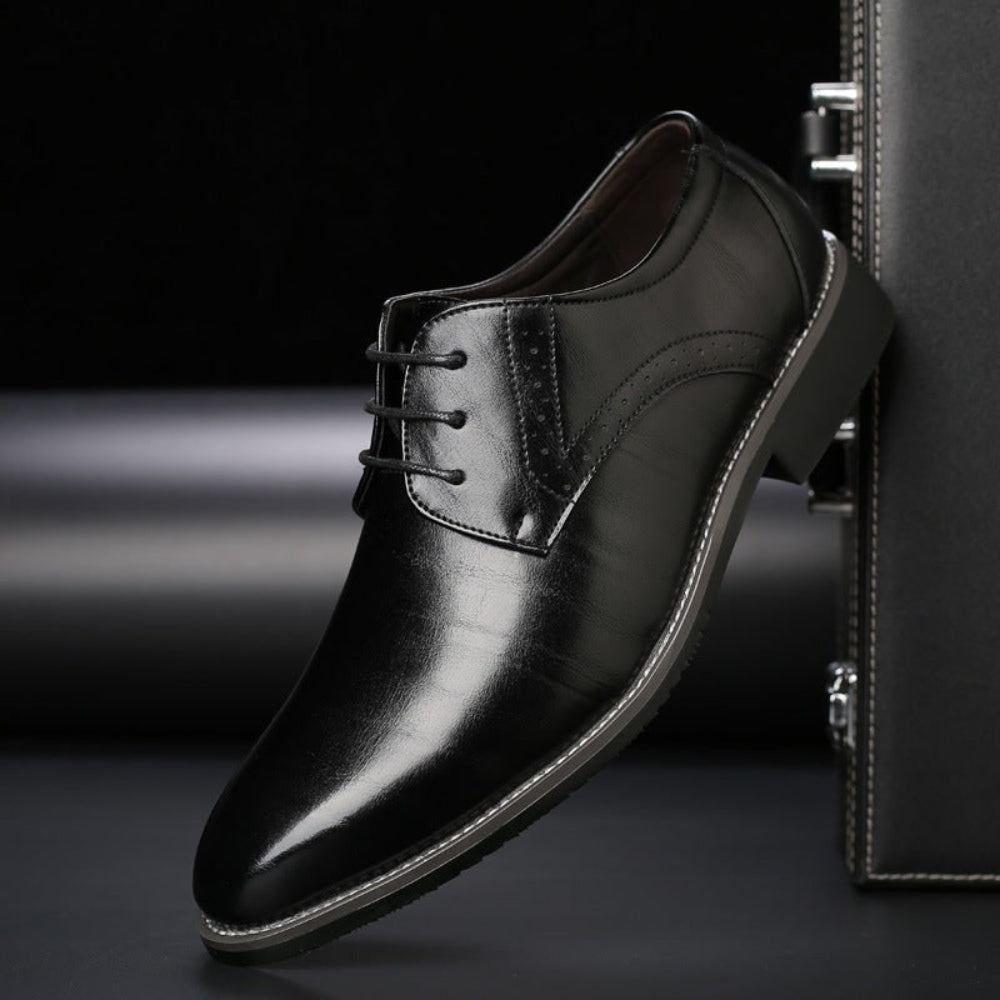 Eleganter Herren Brogue Schnürschuh für Business und festliche Anlässe