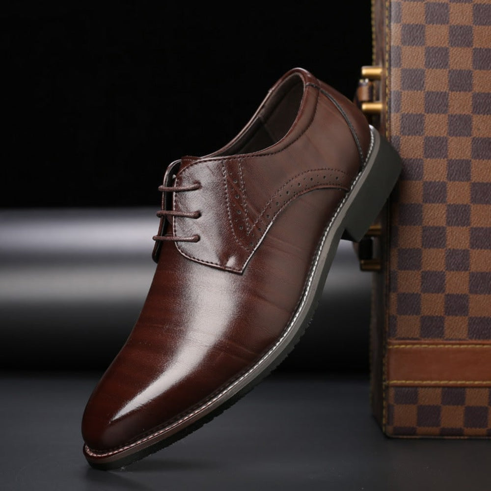 Eleganter Herren Brogue Schnürschuh für Business und festliche Anlässe