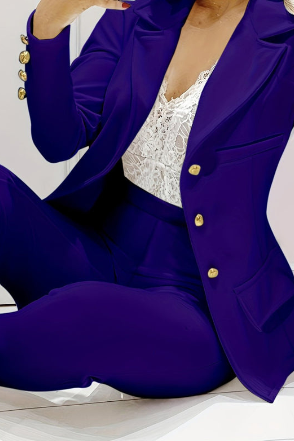 Eleganter zweiteiliger Damenanzug mit Blazer und Hose