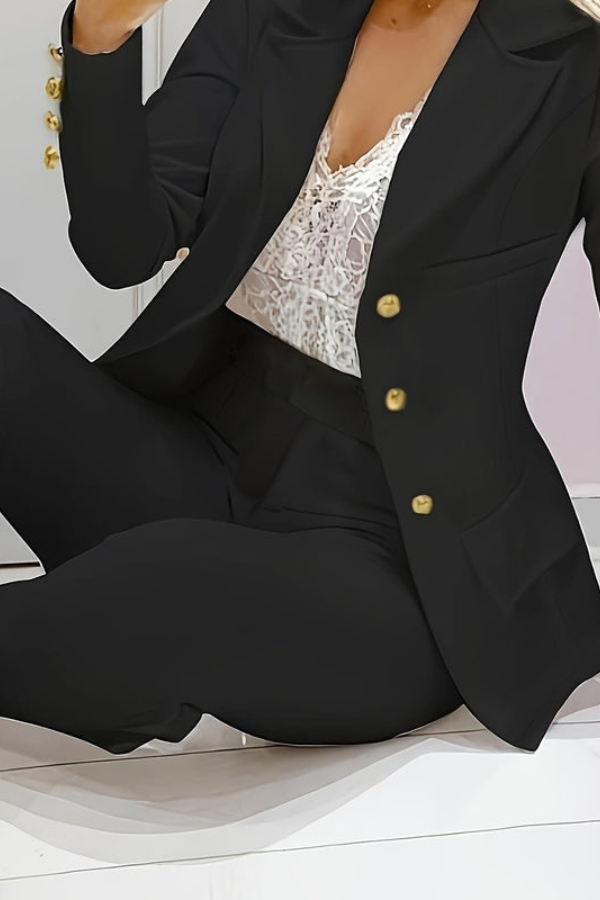 Eleganter zweiteiliger Damenanzug mit Blazer und Hose