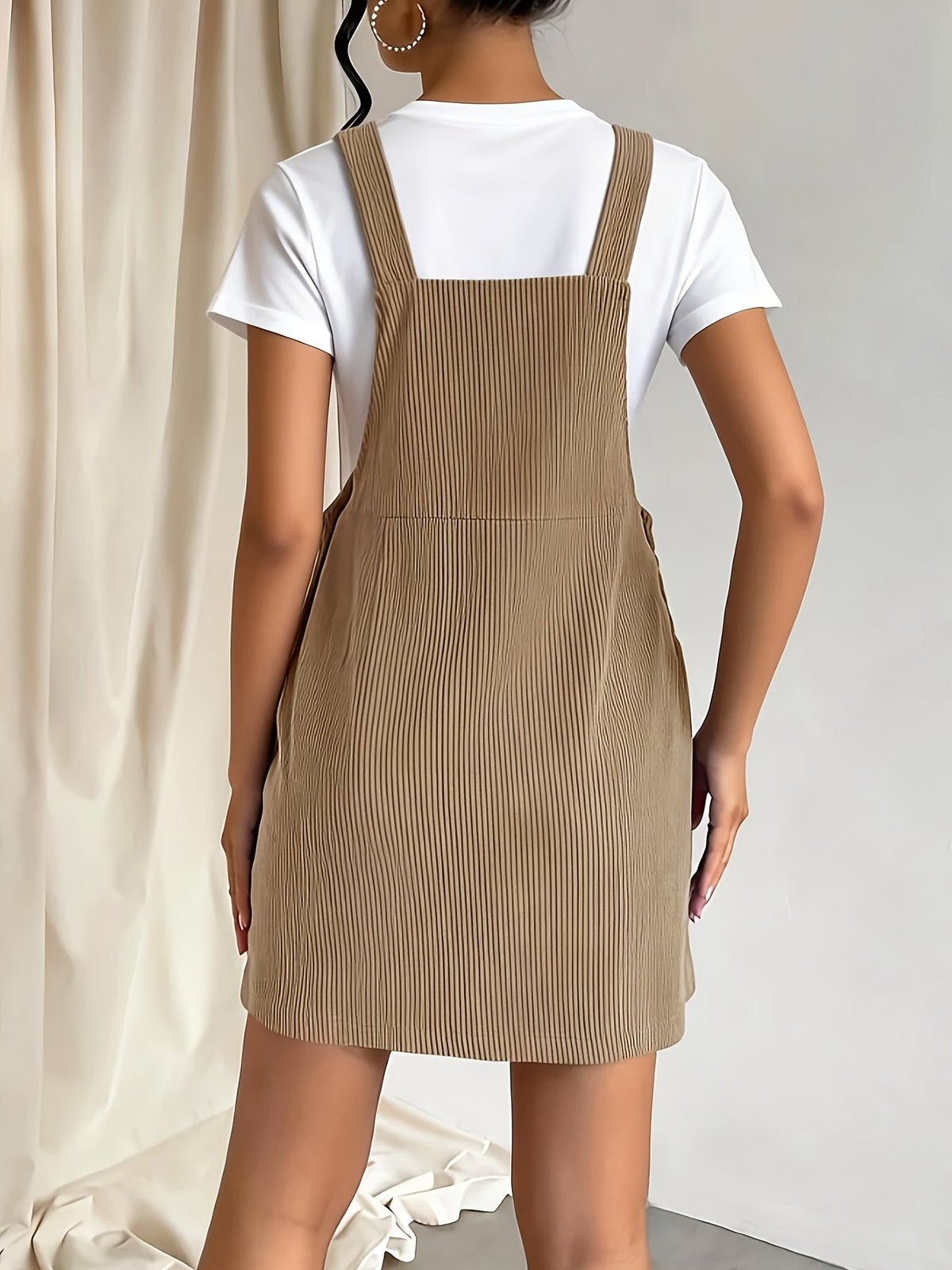 Elegantes Damen-Kord-Trägerkleid mit verstellbaren Trägern und Taschen