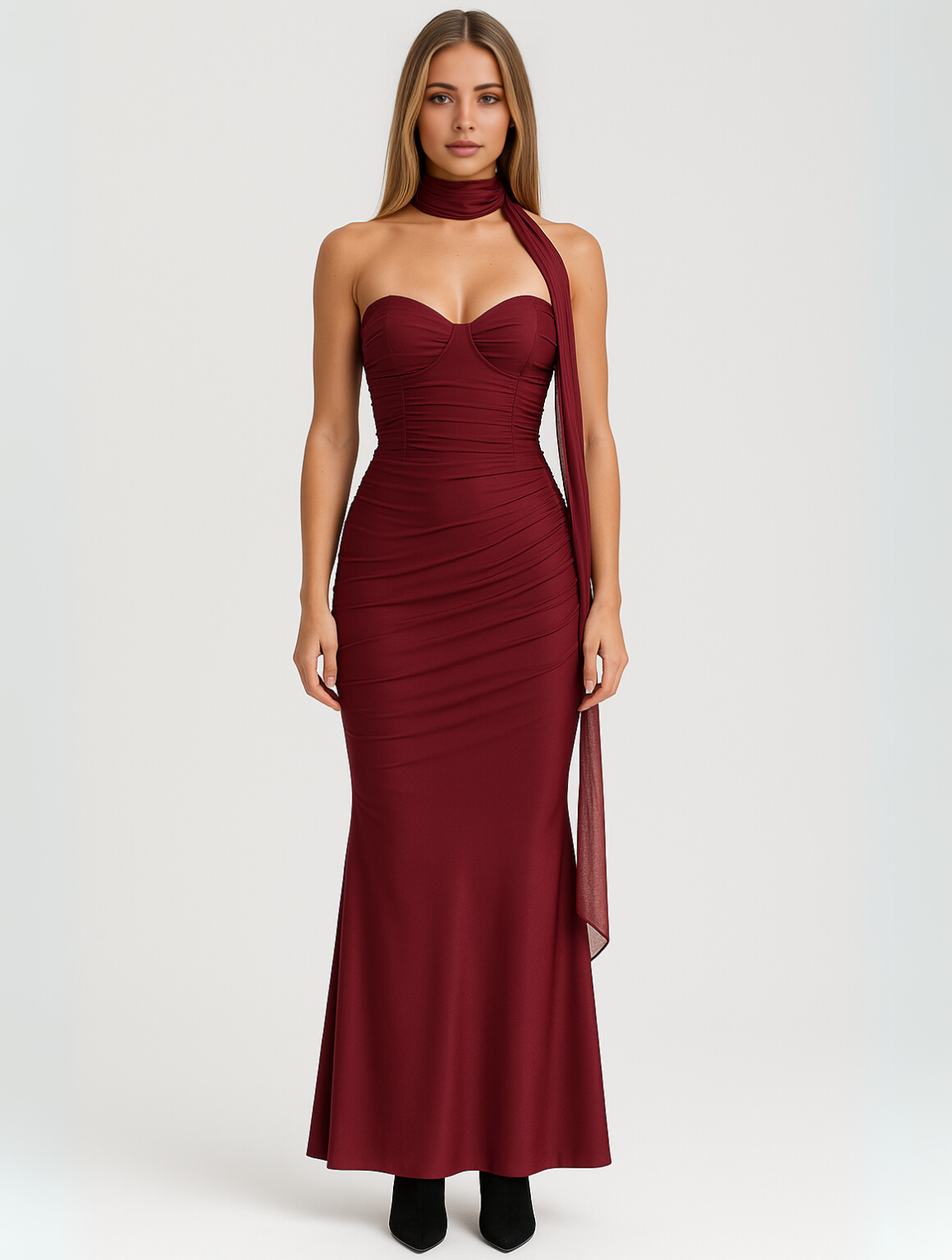Elegantes trägerloses Kleid mit Choker