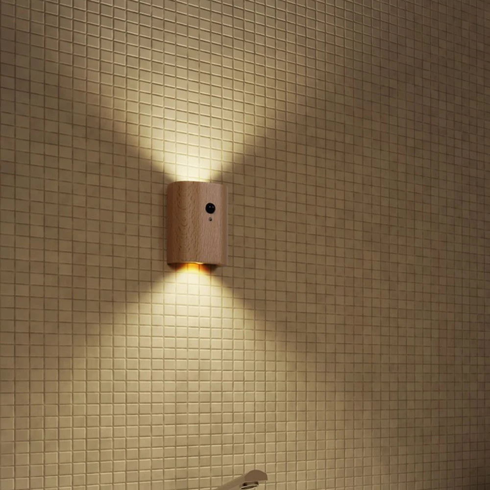 Holzlampe mit Bewegungsmelder und wiederaufladbarem Akku