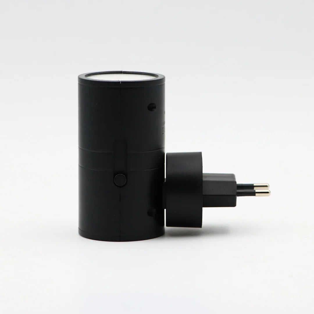 Schwarze Metall-Wandleuchte - Moderne steckbare Wandlampe mit Tag- und Nachtsensor