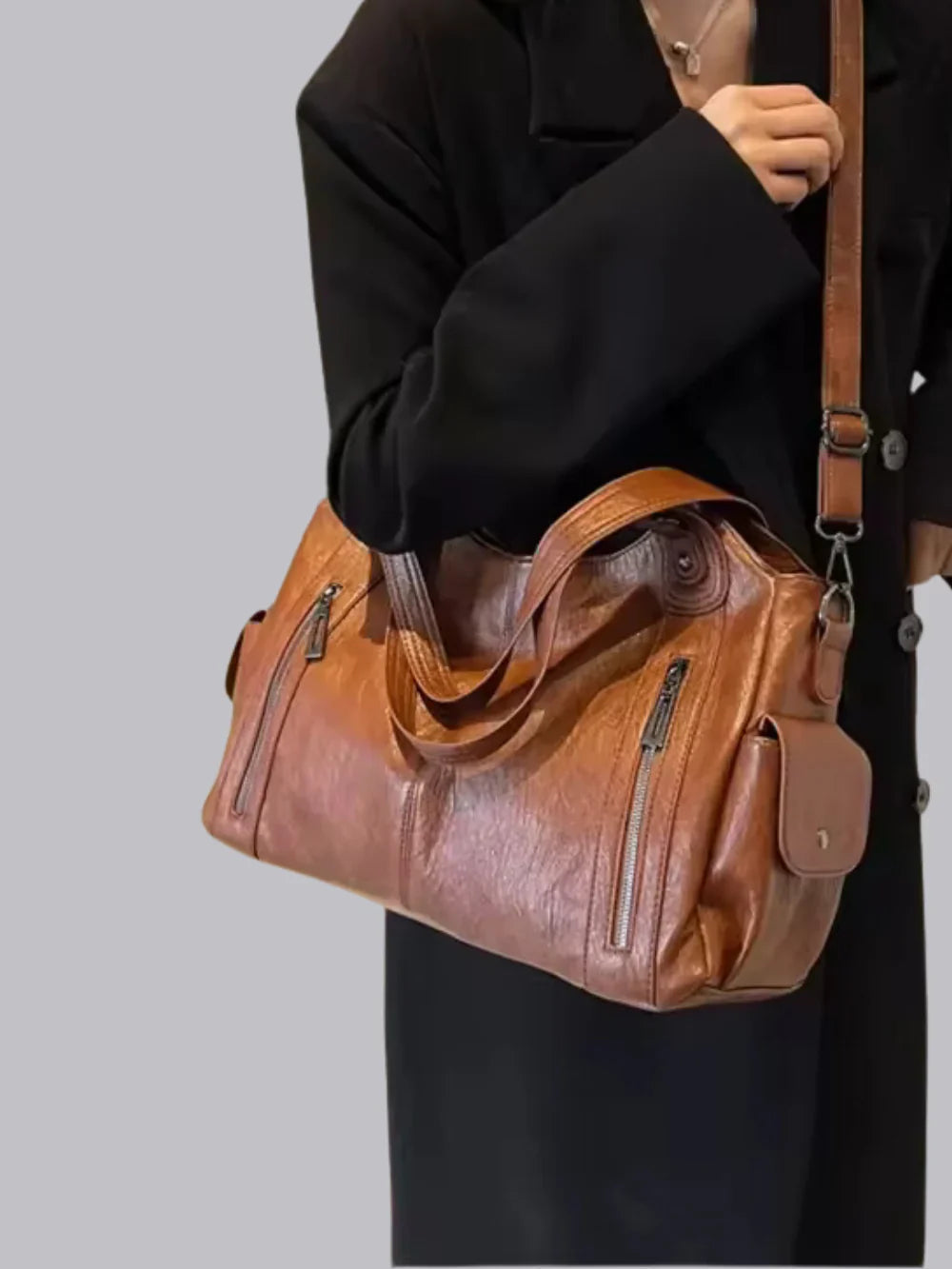 Schwarze vegane Leder-Schultertasche für Damen – stilvoll und geräumig mit mehreren Fächern
