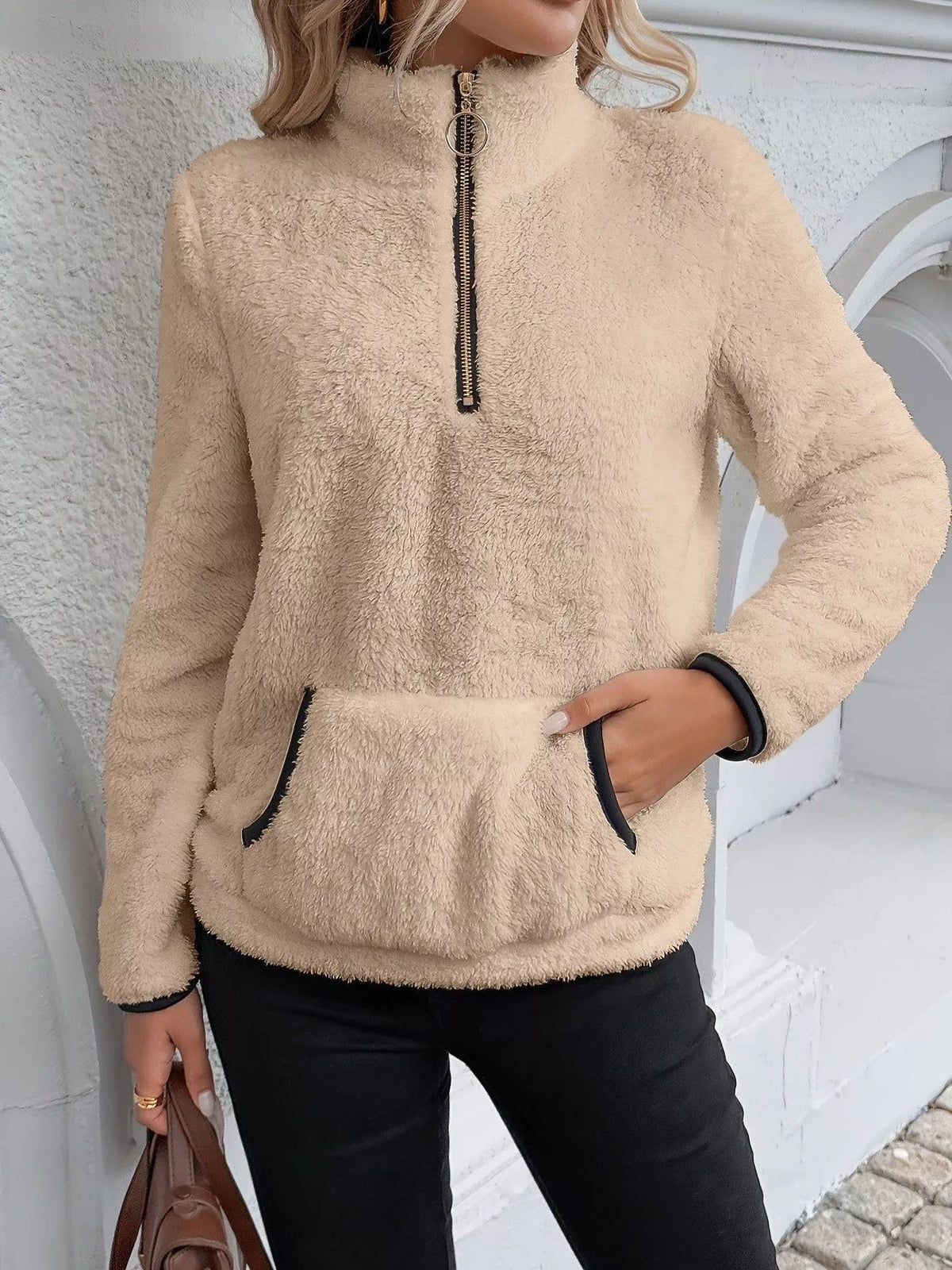 Kuscheliger Damenpullover mit halbem Reissverschluss