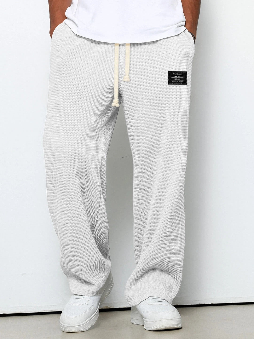 Herrenhose mit weitem Bein