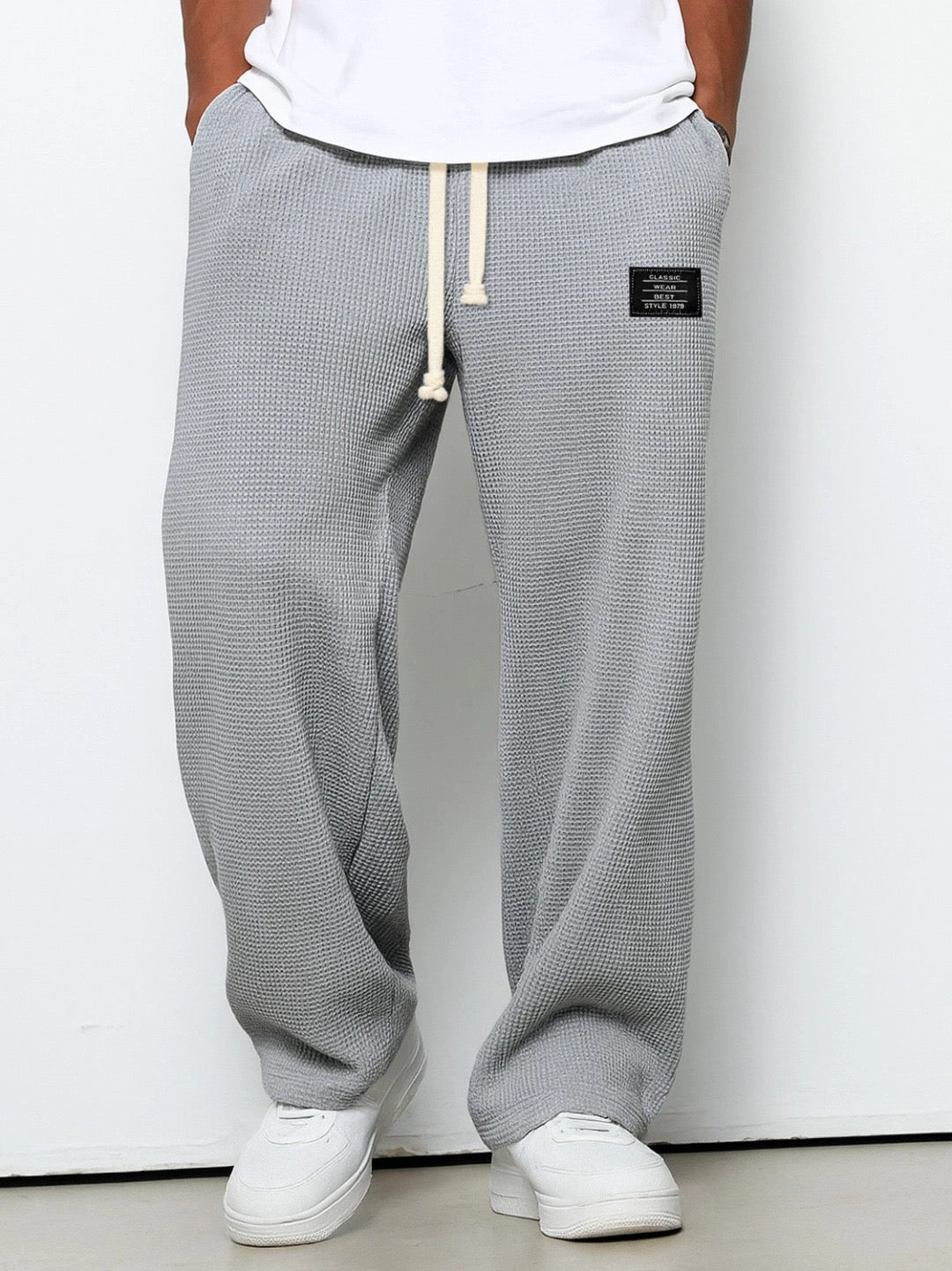 Herrenhose mit weitem Bein