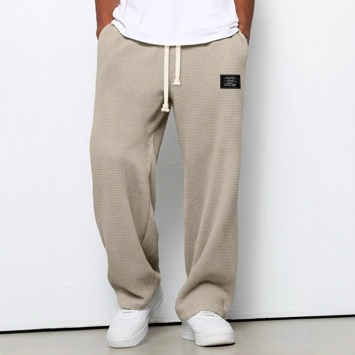 Herrenhose mit weitem Bein