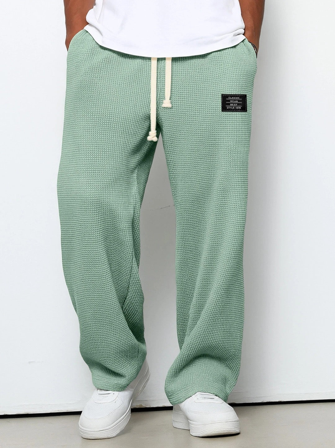 Herrenhose mit weitem Bein